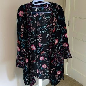 Black floral print kimono. Medium/Large